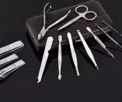 12-delige Luxe Manicureset Ncl Etui Nagelset - Nagelverzorging Set - Reisset - Manicure Set & Pedicur -Nagelverzorging Set -Poeder - Foundation Winkel 1200x1000 3