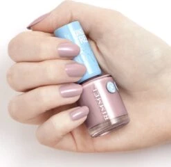 Rimmel London KIND & FREE Vegan Nagellak - 154 Milky Bare 16 Rimmel London KIND & FREE Vegan Nagellak - 154 Milky Bare -Poeder - Foundation Winkel 1200x1168 3