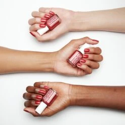 Essie Winter Collection Nagellak – 667 Knotty Or Nice - Rode Glitter Nagellak -Poeder - Foundation Winkel 1200x1200 1096