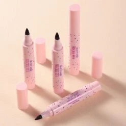 Silcky Hair Sproeten Pen - Freckle Pen - Freckles - Sproetjes Pen - Sproeten Make-up - Donker Bruin -Poeder - Foundation Winkel 1200x1200 1391