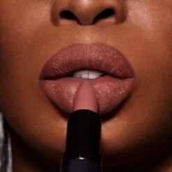 Rimmel London Lasting Finish Lippenstift - 710 Get Dirty -Poeder - Foundation Winkel 1200x1200 386