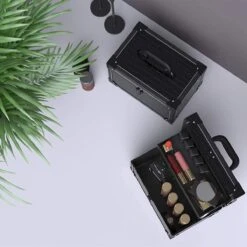 Make Up Koffer- Make Up Organizer- Beautycase -zwart -Make-upkoffer- Multifunctionele Koffer- Make-upkoffer- Sieradenkoffer- Kapperskoffer- Afneembare Schouderriem- Klassieke Zwarte Beautycase 14 Make Up Koffer- Make Up Organizer- Beautycase -zwart -Make-upkoffer- Multifunctionele Koffer- Make-upkoffer- Sieradenkoffer- Kapperskoffer- Afneembare Schouderriem- Klassieke Zwarte Beautycase -Poeder - Foundation Winkel 1200x1200 690
