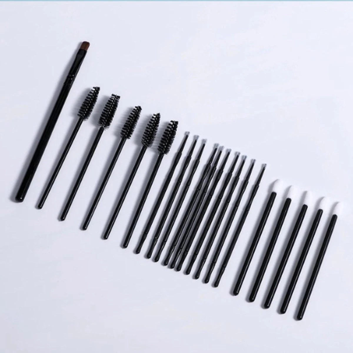 2 In 1 - Henna Wenkbrauwverf En Wimperverf - Bruin - Henna Brows - DIY Henna Brows Kit - Starterspakket Met Vele Extra's - 30 Ml 5 2 In 1 - Henna Wenkbrauwverf En Wimperverf - Bruin - Henna Brows - DIY Henna Brows Kit - Starterspakket Met Vele Extra's - 30 Ml - Afbeelding 3