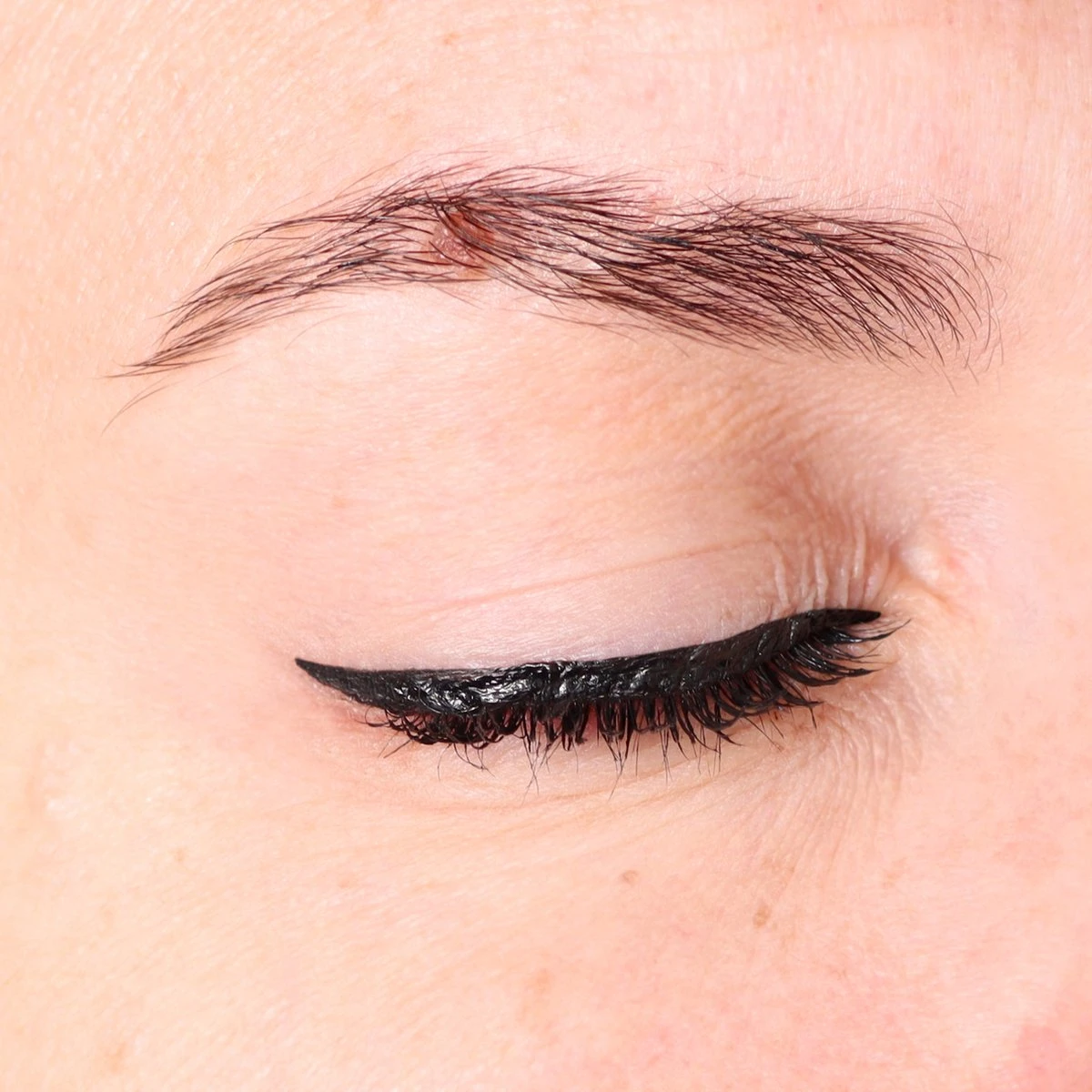 Blèzi® Liquid Eye Liner Pen 10 Intense Black - Eyeliner Zwart Waterproof - Mat Zwart 4 Blèzi® Liquid Eye Liner Pen 10 Intense Black - Eyeliner Zwart Waterproof - Mat Zwart - Afbeelding 2