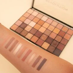 Makeup Revolution - Maxi Reloaded Palette - Nudes - Oogschaduw -Poeder - Foundation Winkel 1200x1200 857