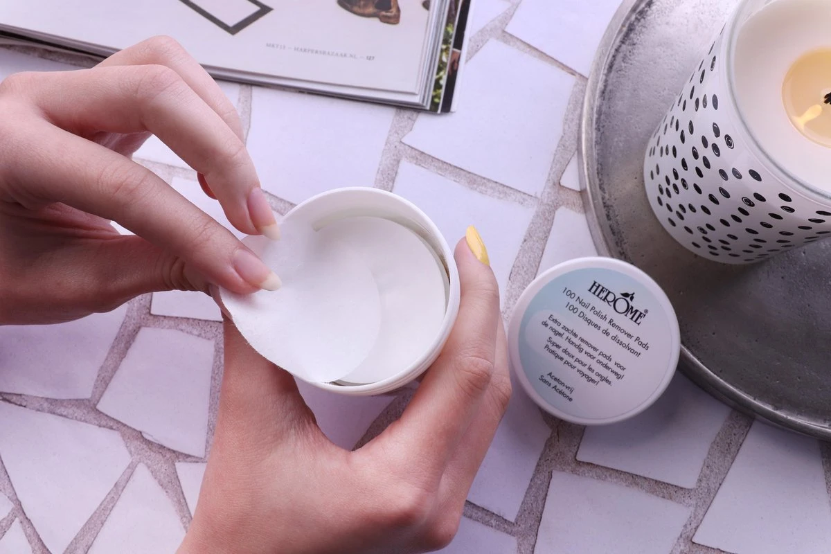 Herome Combi-Pack Caring Nail Polish Remover Duo - 1x Nagellakremover 120ml & 1x Caring Nail Polish Remover Pads 100 6 Herome Combi-Pack Caring Nail Polish Remover Duo - 1x Nagellakremover 120ml & 1x Caring Nail Polish Remover Pads 100 - Afbeelding 4