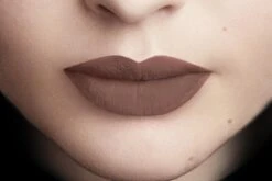 L'Oréal Paris Rouge Signature Lippenstift - 117 I Stand - Nude - Matte Vloeibare Lipstick -Poeder - Foundation Winkel 1200x800 4