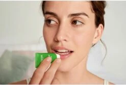 Weleda Skin Food Lip Balm -Poeder - Foundation Winkel 1200x810 1