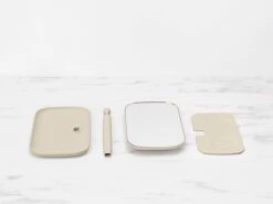 Brabantia ReNew Make-up Spiegel - Met Accessoireschaal - Soft Beige -Poeder - Foundation Winkel 1200x899 1