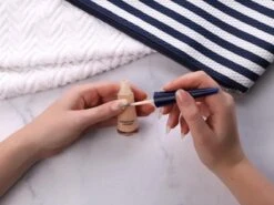 Herome Natural Nail Colour Salmon - Verstevigende Nagellak Met Een Natuurlijke Glans - 10ml. 16 Herome Natural Nail Colour Salmon - Verstevigende Nagellak Met Een Natuurlijke Glans - 10ml. -Poeder - Foundation Winkel 1200x900 16