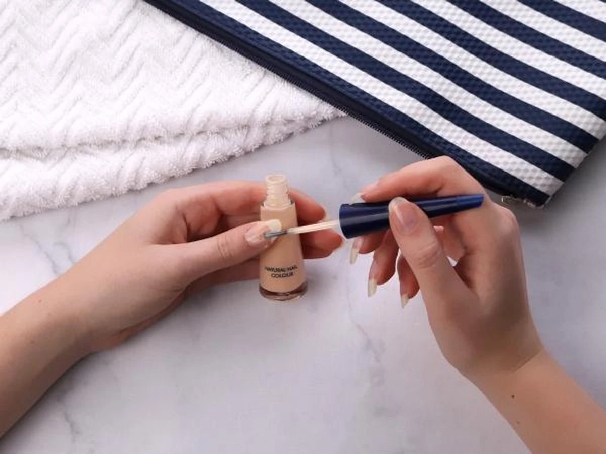 Herome Natural Nail Colour Salmon - Verstevigende Nagellak Met Een Natuurlijke Glans - 10ml. 8 Herome Natural Nail Colour Salmon - Verstevigende Nagellak Met Een Natuurlijke Glans - 10ml. - Afbeelding 6