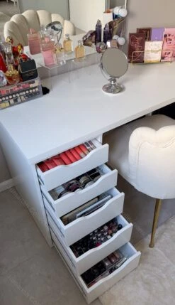 Jumanah® Collections - "Sorted" Large Lip Set - Make Up Organizer - Ladeverdeler - Lade Organizer - Transparant - Acryl - Kunststof - Ikea Alex 5 Ladeblok -Poeder - Foundation Winkel 691x1200 3