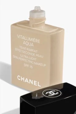 Chanel Vitalumiere Aqua Foundation - 30 Beige - SPF15 - 30 Ml -Poeder - Foundation Winkel 800x1200 4
