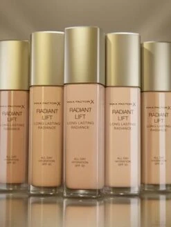 Max Factor Radiant Lift FD - 80 Deep Bronze -Poeder - Foundation Winkel 900x1200 1