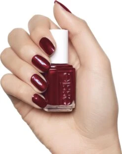 Essie Thigh High 52 - Bordeaux - Nagellak -Poeder - Foundation Winkel 957x1200 1