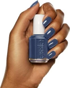 Essie Winter Collection 201 Bobbing For Baubles - Saffierblauw - Nagellak -Poeder - Foundation Winkel 960x1200 22